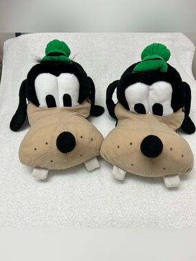 Disney Goofy Slippers Size M 9/10